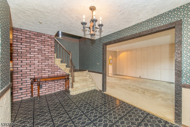 17 Schirra Dr