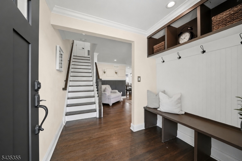 35 Stuart St