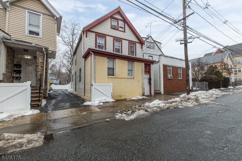 527 Valley St 2