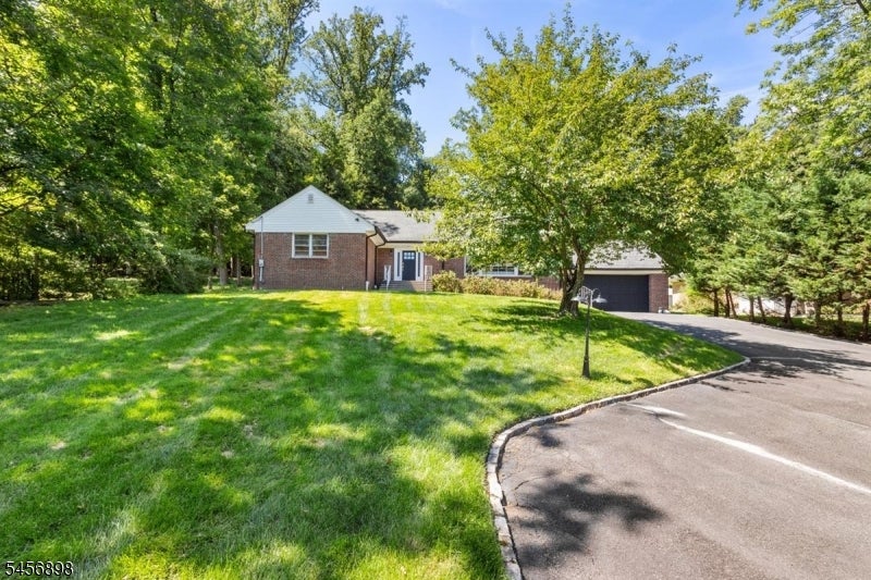 77 Gregory Ave