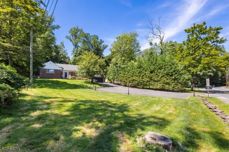 77 Gregory Ave