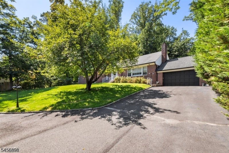 77 Gregory Ave