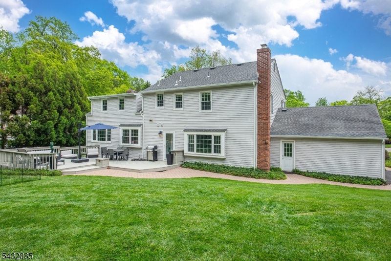 23 Pepperidge Rd