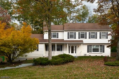 Photo of 6 Northridge Way, Warren, NJ 07059 (MLS # 3996370)