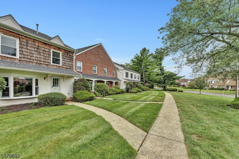 44 Maddaket Court
