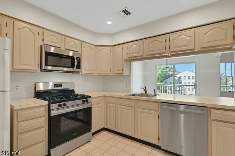 105 Quartz Ln