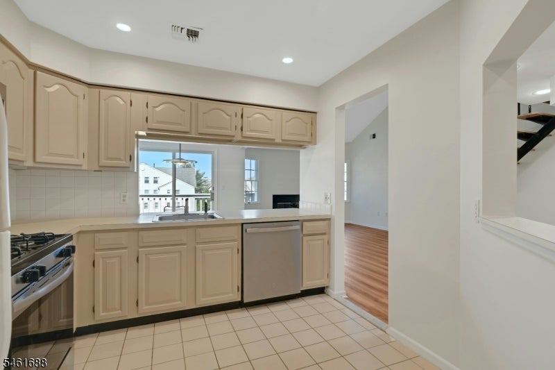 105 Quartz Ln