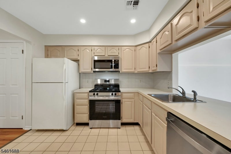 105 Quartz Ln