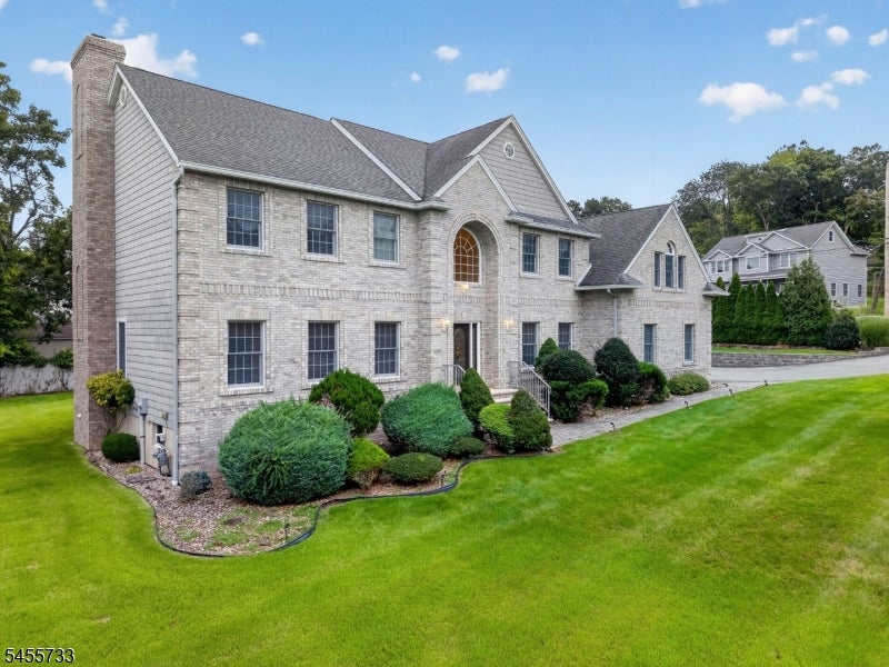 24 Pine Brook Rd