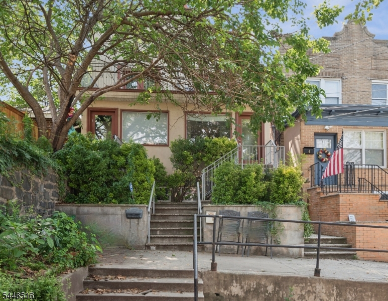 6 Carroll Pl
