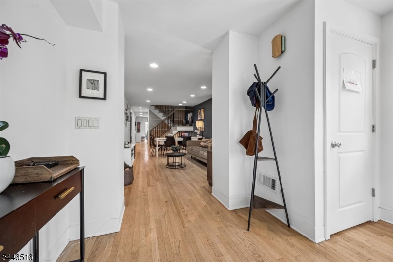 6 Carroll Pl
