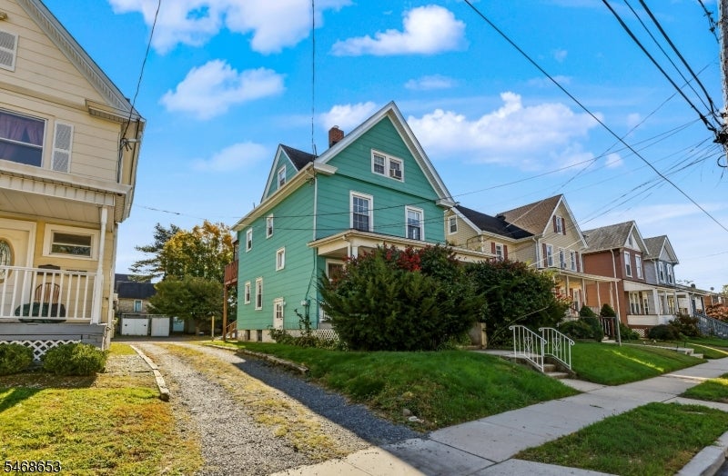 32 Summit Ave