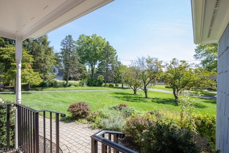 4 Brook Hollow Rd