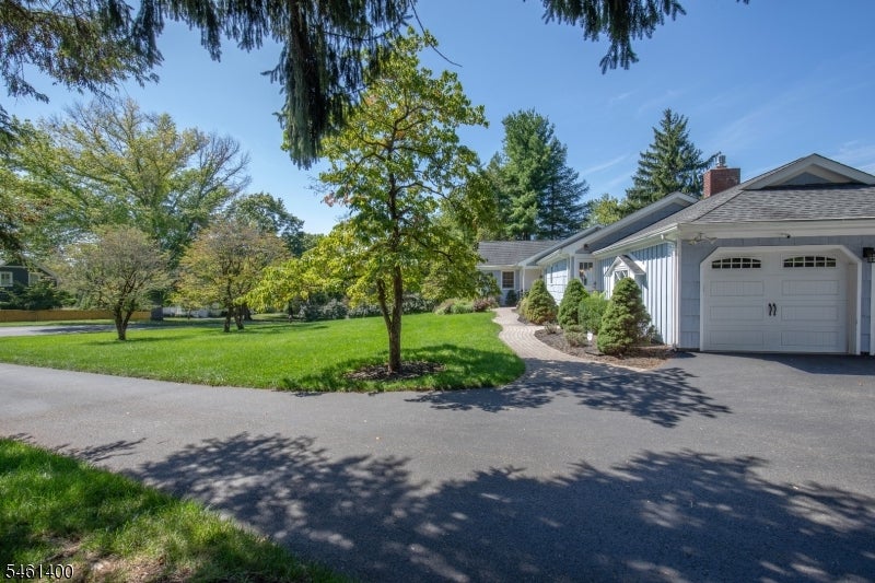 4 Brook Hollow Rd