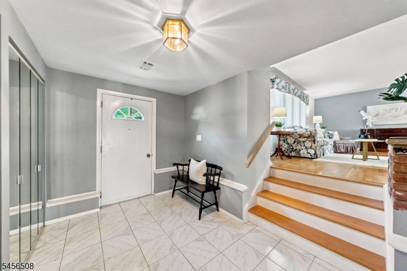 33 Waling Dr