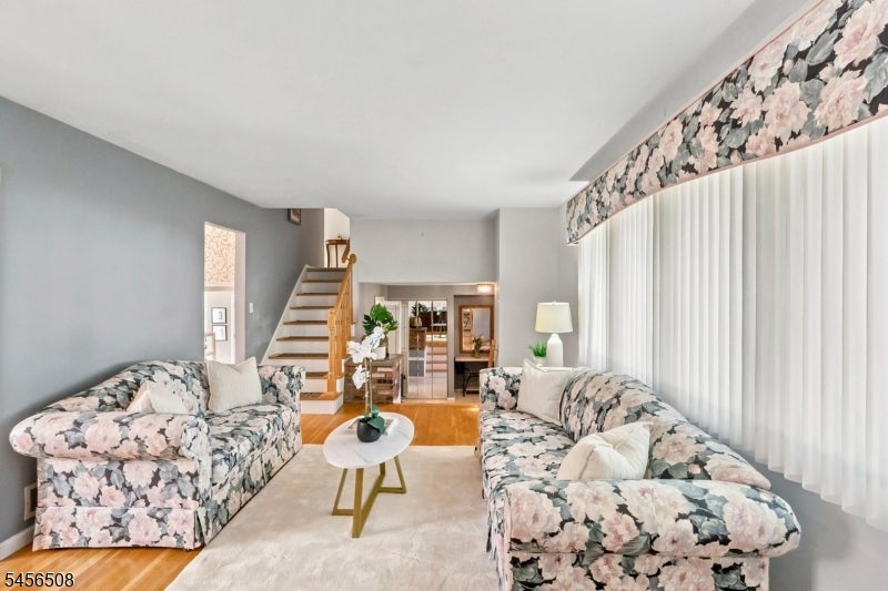 33 Waling Dr