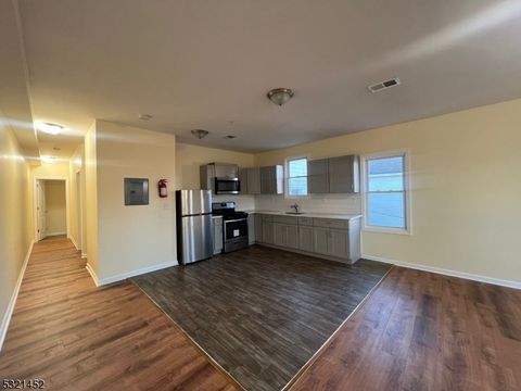Photo of 154 Park Pl, Elizabeth, NJ 07206 (MLS # 3994403)