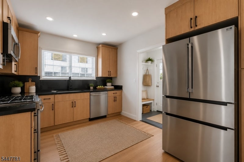 18 Walnut St B
