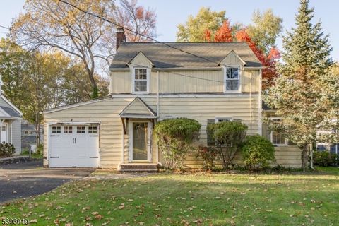 Photo of 14 Holmes Oval, New Providence, NJ 07974 (MLS # 3994058)