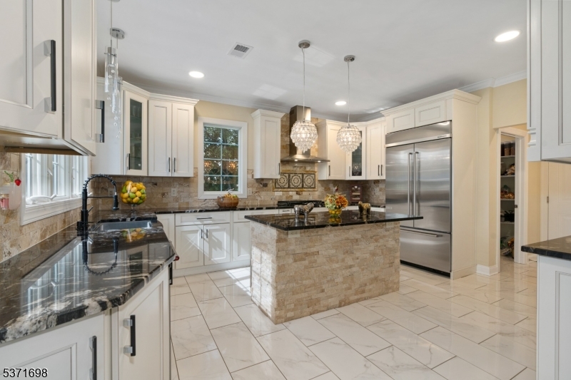 7 Flagstone Hill Rd