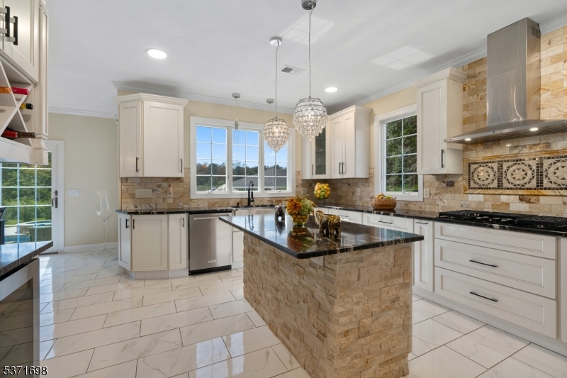 7 Flagstone Hill Rd