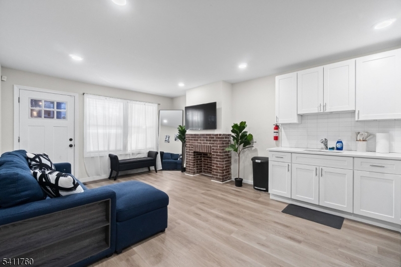 107 Willoughby St Unit 1 2