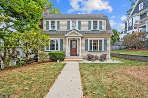 Photo of 18 Brookfield Ave, Nutley, NJ 07110 (MLS # 3991461)