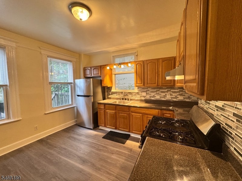 324 Hawthorne Ave 1