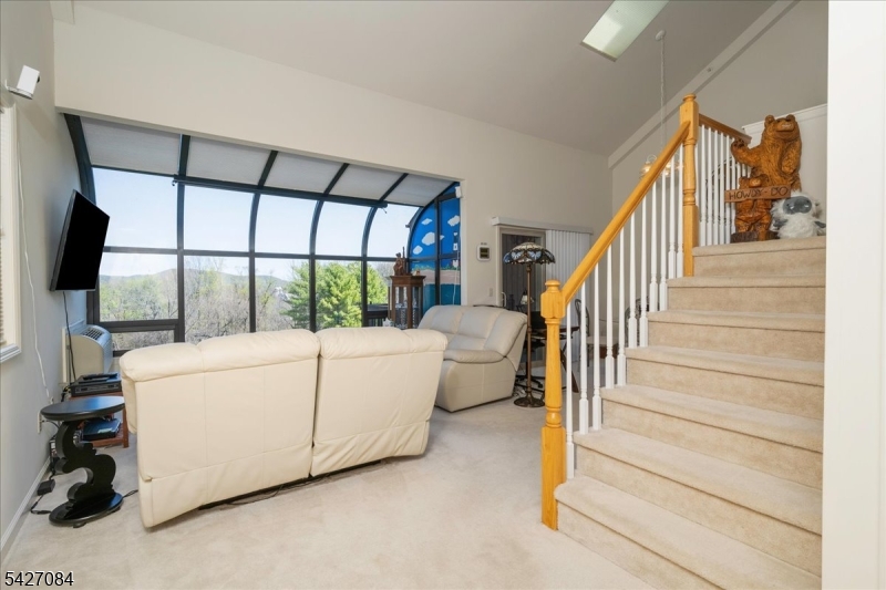 6 Falkenstein Dr Unit 8