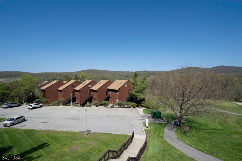 6 Falkenstein Dr Unit 8