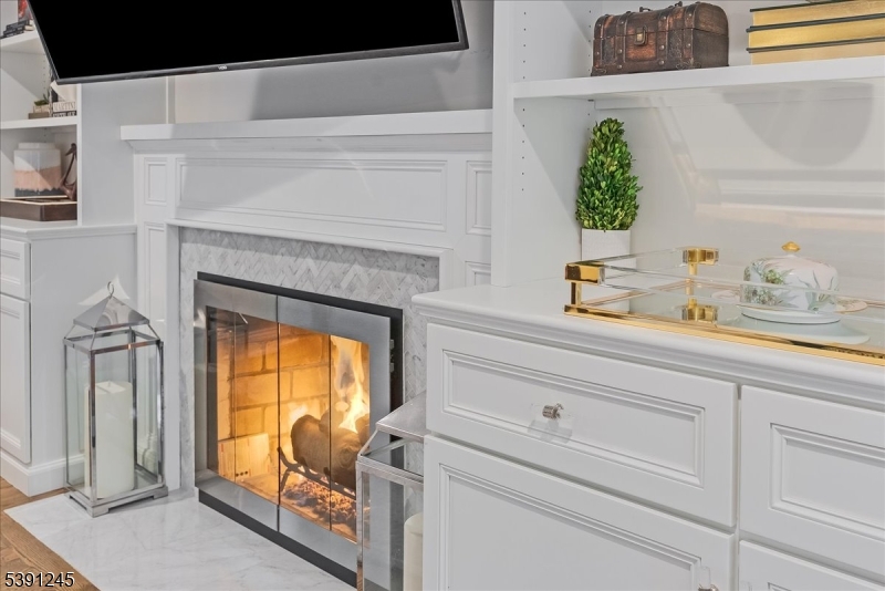 33 Cromwell Pkwy