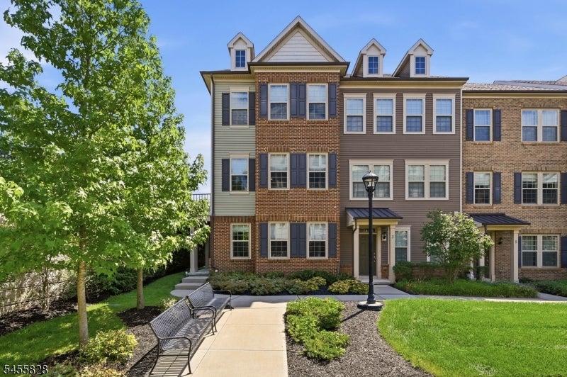 1 Braeburn Ct