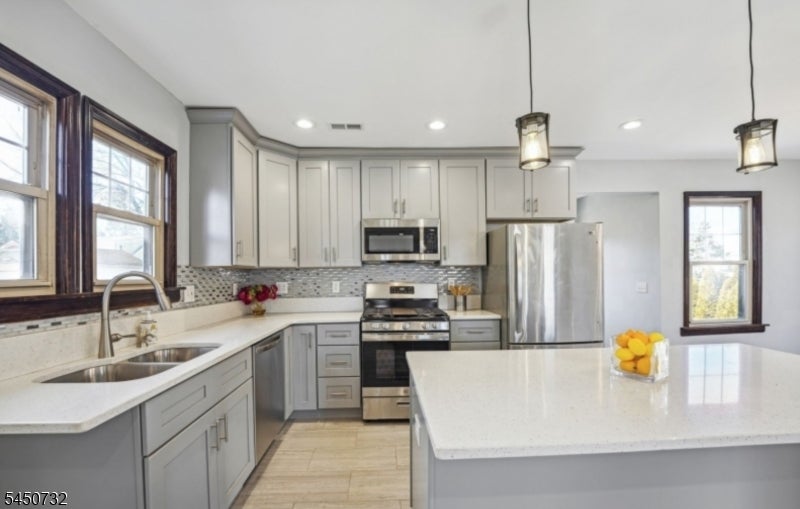 1252 Magnolia Pl