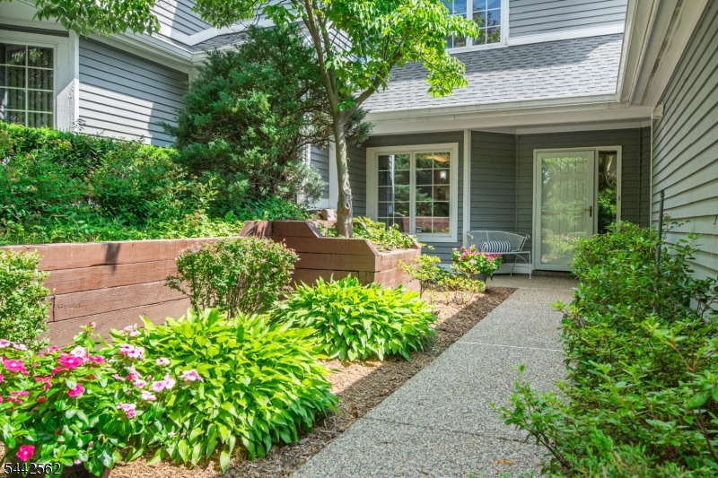 46 Village Dr