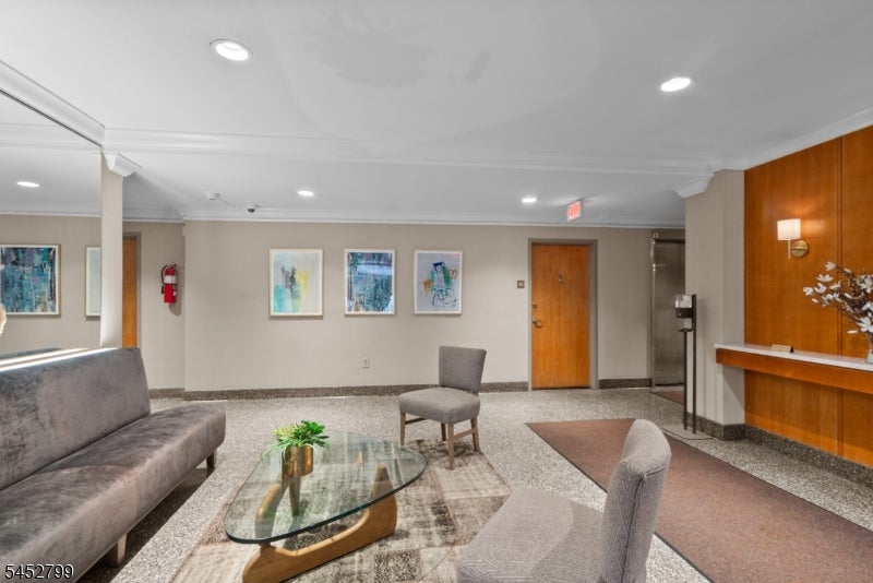 208 Anderson St Nf3