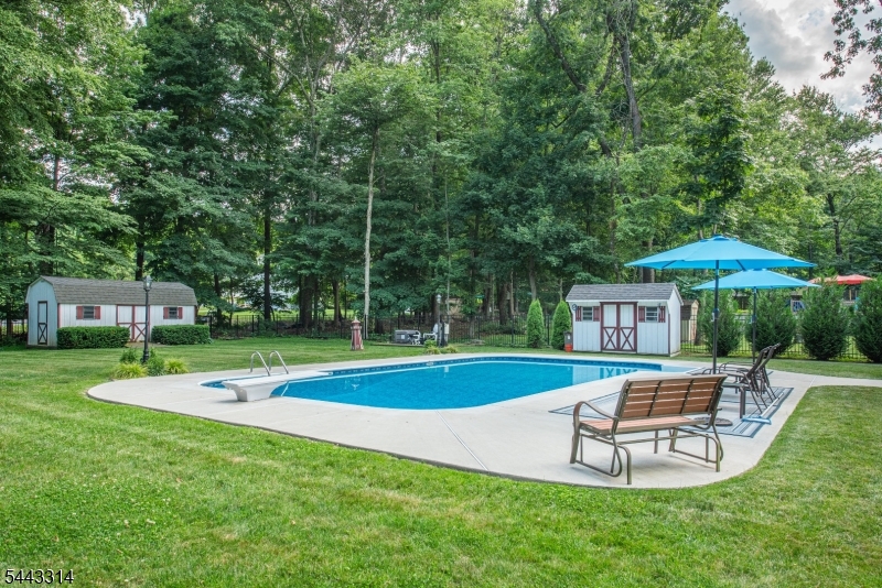 37 Camelot Dr