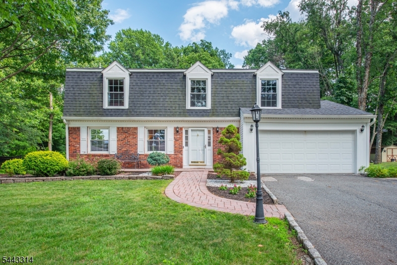 37 Camelot Dr