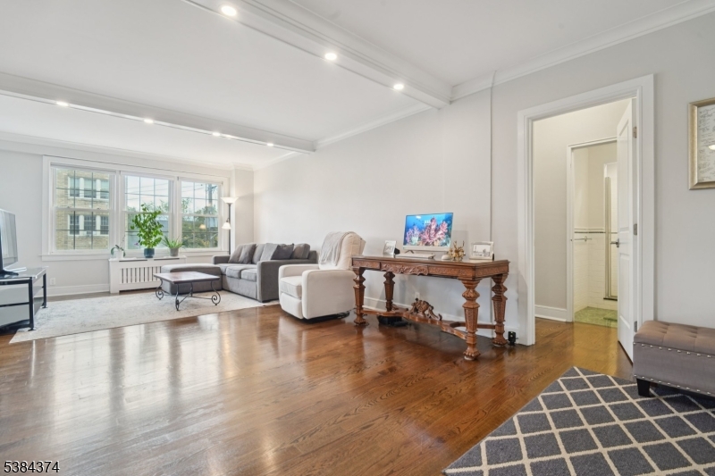 5 Roosevelt Pl 1A