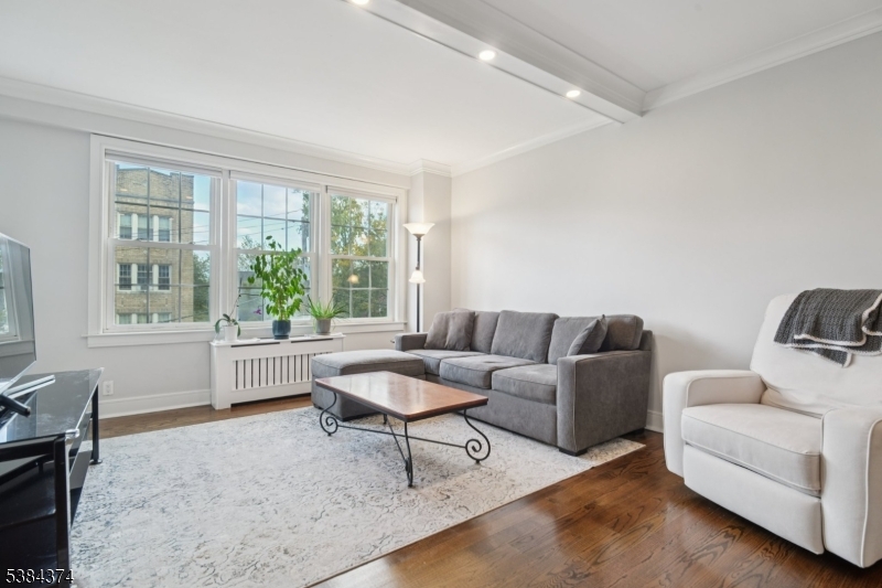 5 Roosevelt Pl 1A