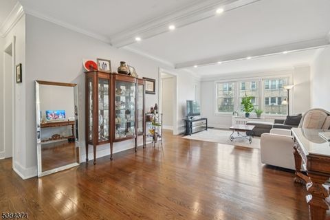 5 Roosevelt Pl 1A Montclair Twp. NJ 07042