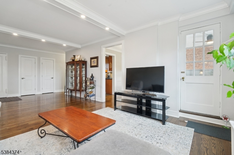5 Roosevelt Pl 1A