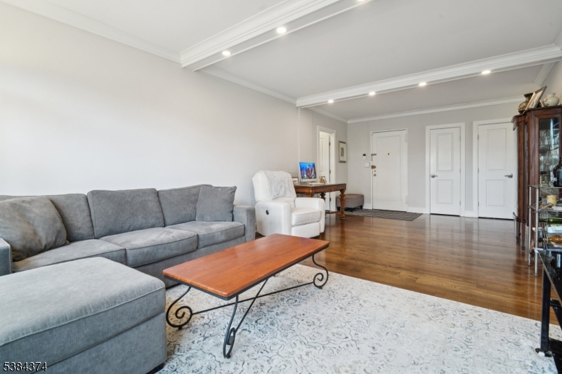 5 Roosevelt Pl 1A