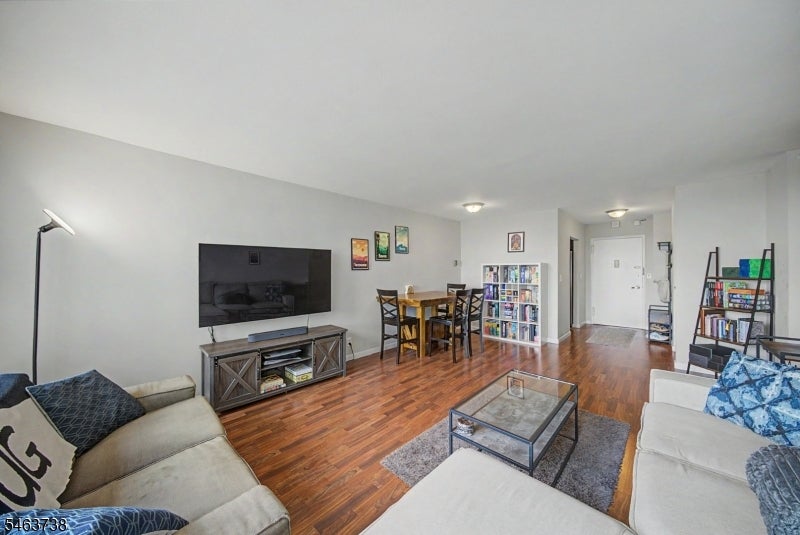 2000 Linwood Ave 12N