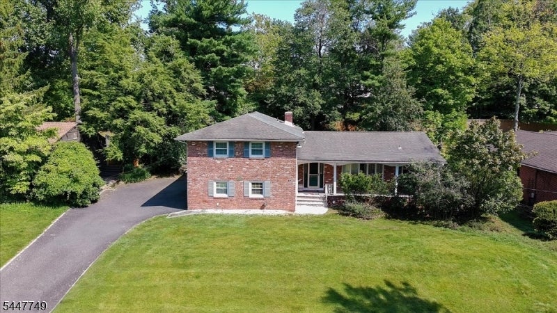 17 Edgewood Ave N