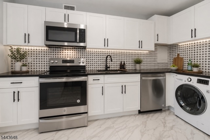 1 Claridge Dr 114