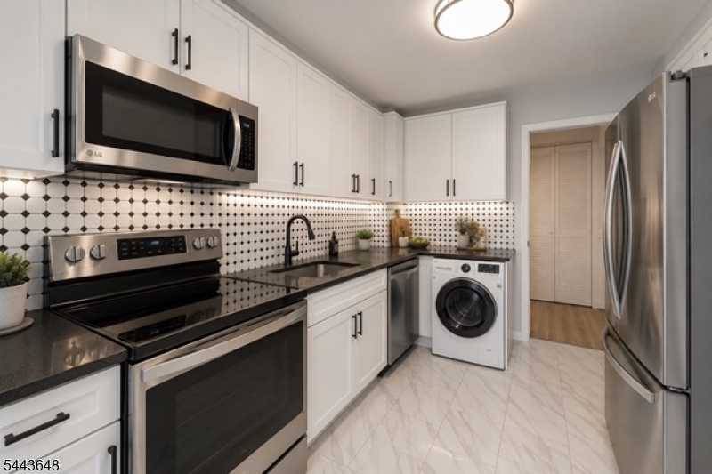 1 Claridge Dr 114