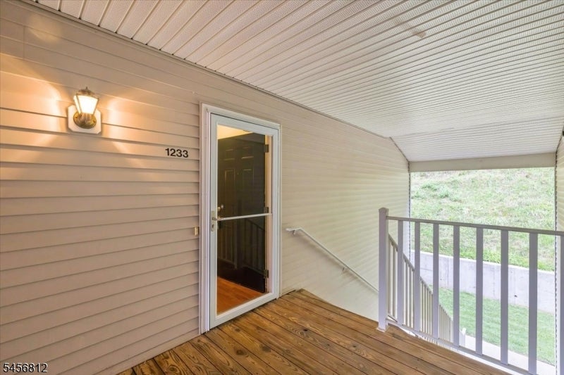 1233 King Ct