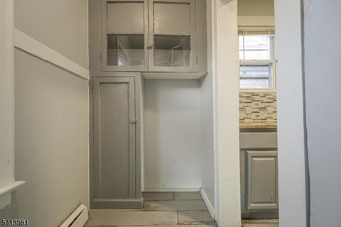 19 Poe Ave 1 Newark City NJ 07106