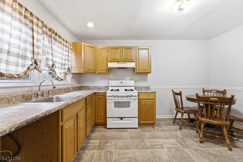 8 Cardinal Ln 3