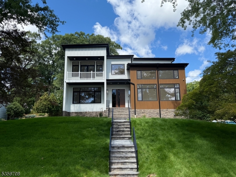6 Cambridge Dr